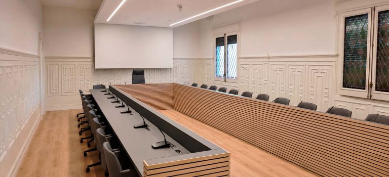 sistema audiovisual per a sala de plens